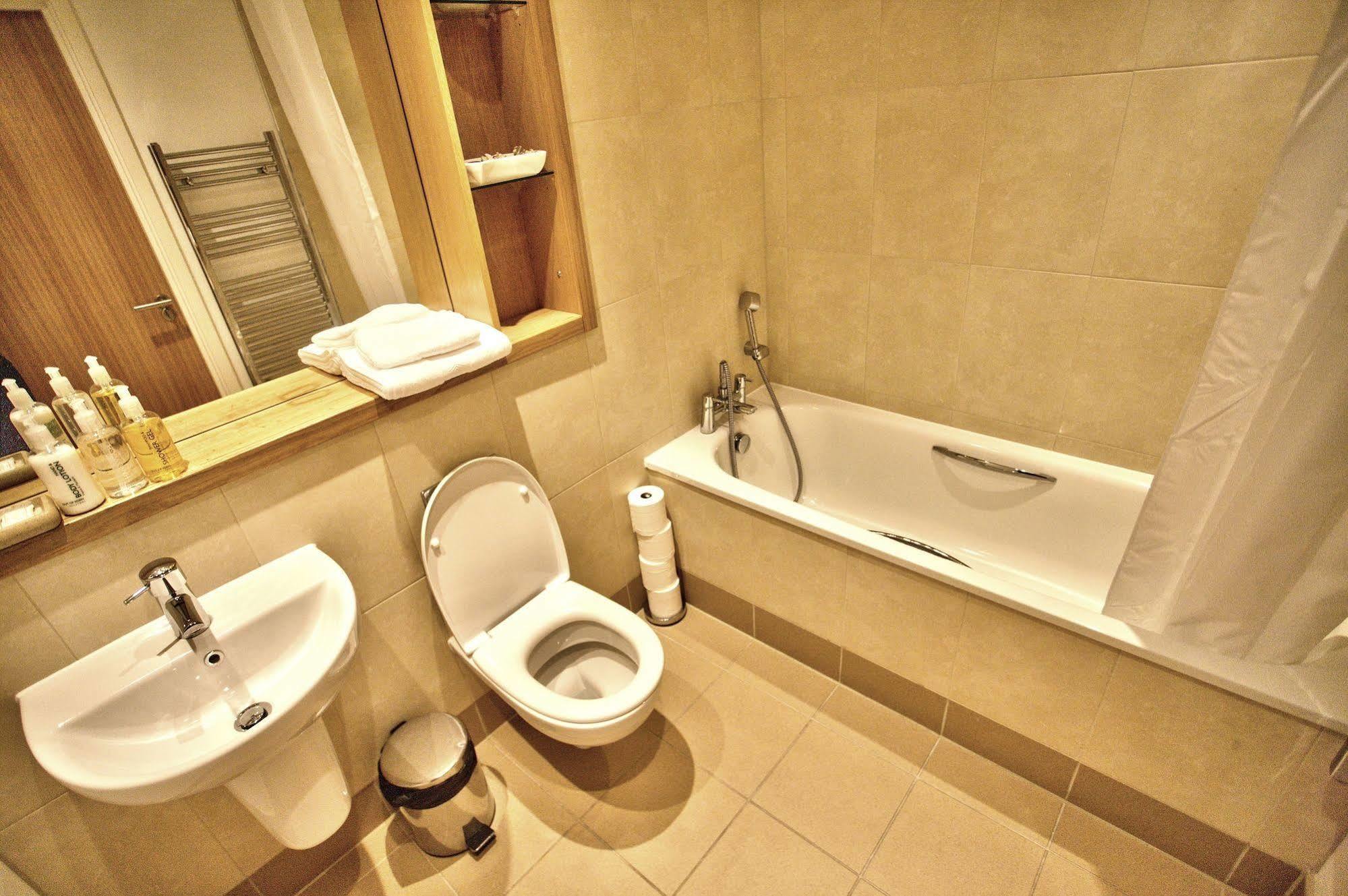 Quay Apartments Leeds Лидс Экстерьер фото
